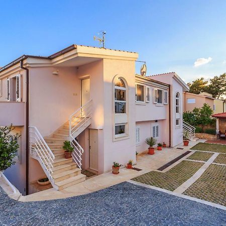 Holiday Home Lola, Sea On A Palm! Heated Pool Trogir Exterior foto