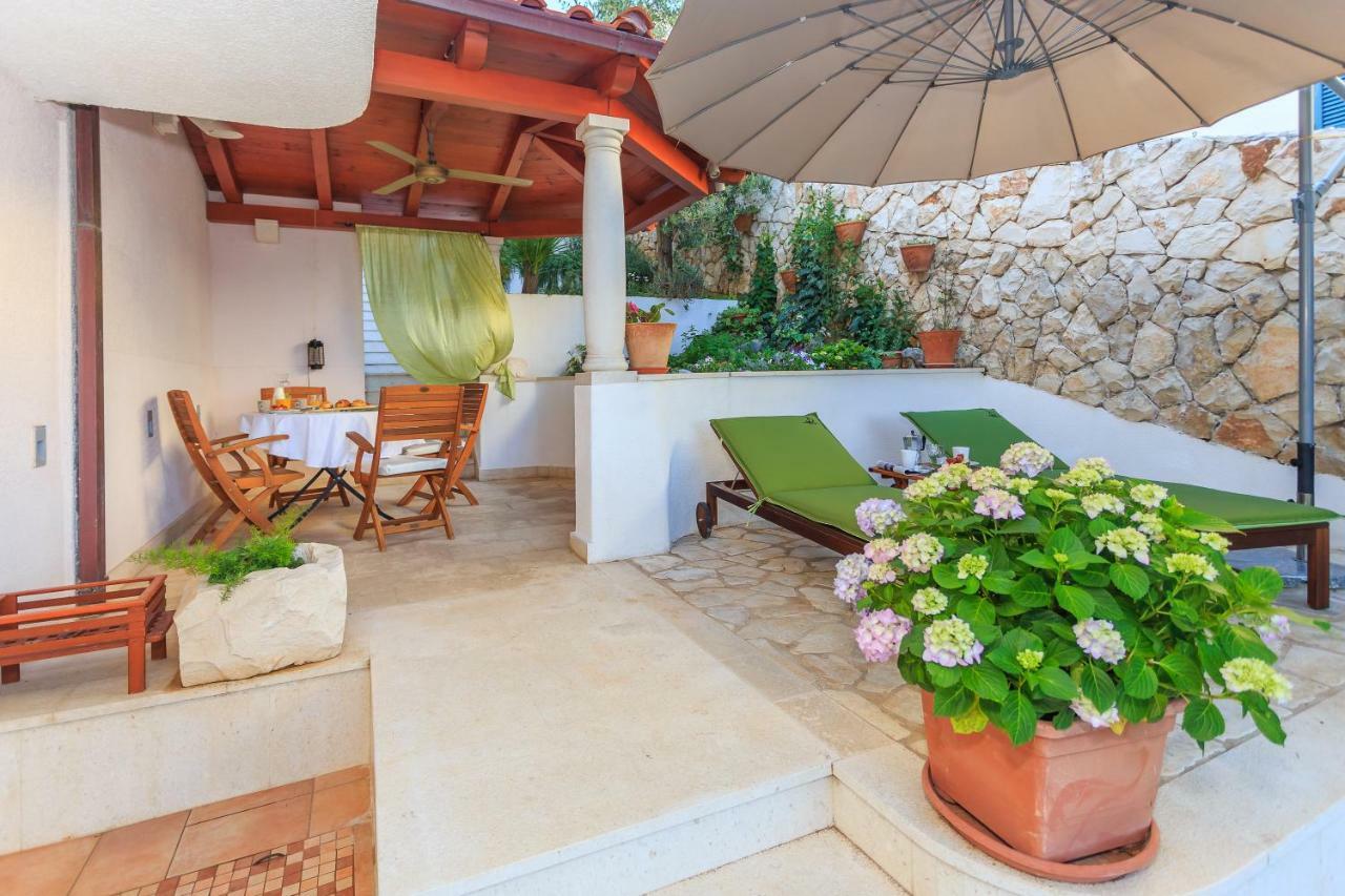 Holiday Home Lola, Sea On A Palm! Heated Pool Trogir Cameră foto