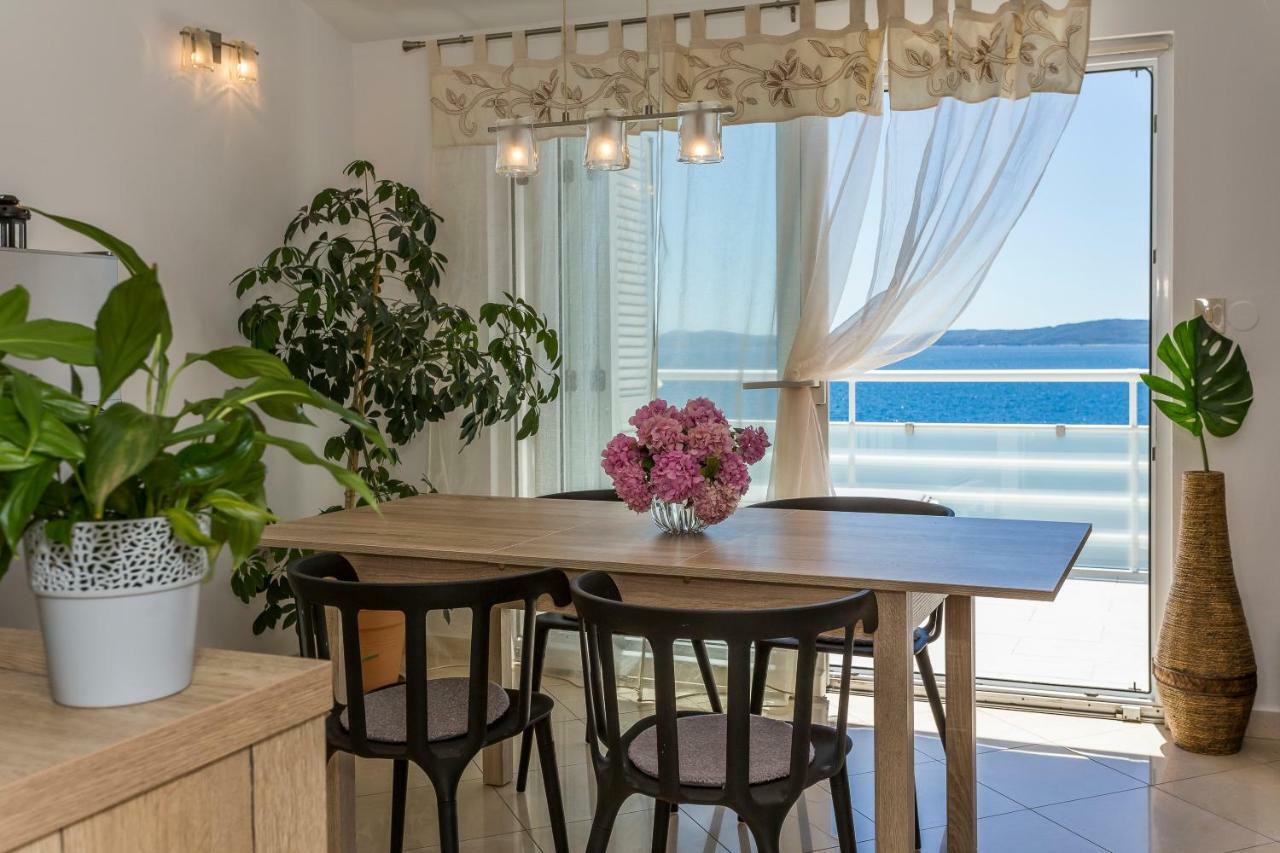 Holiday Home Lola, Sea On A Palm! Heated Pool Trogir Exterior foto
