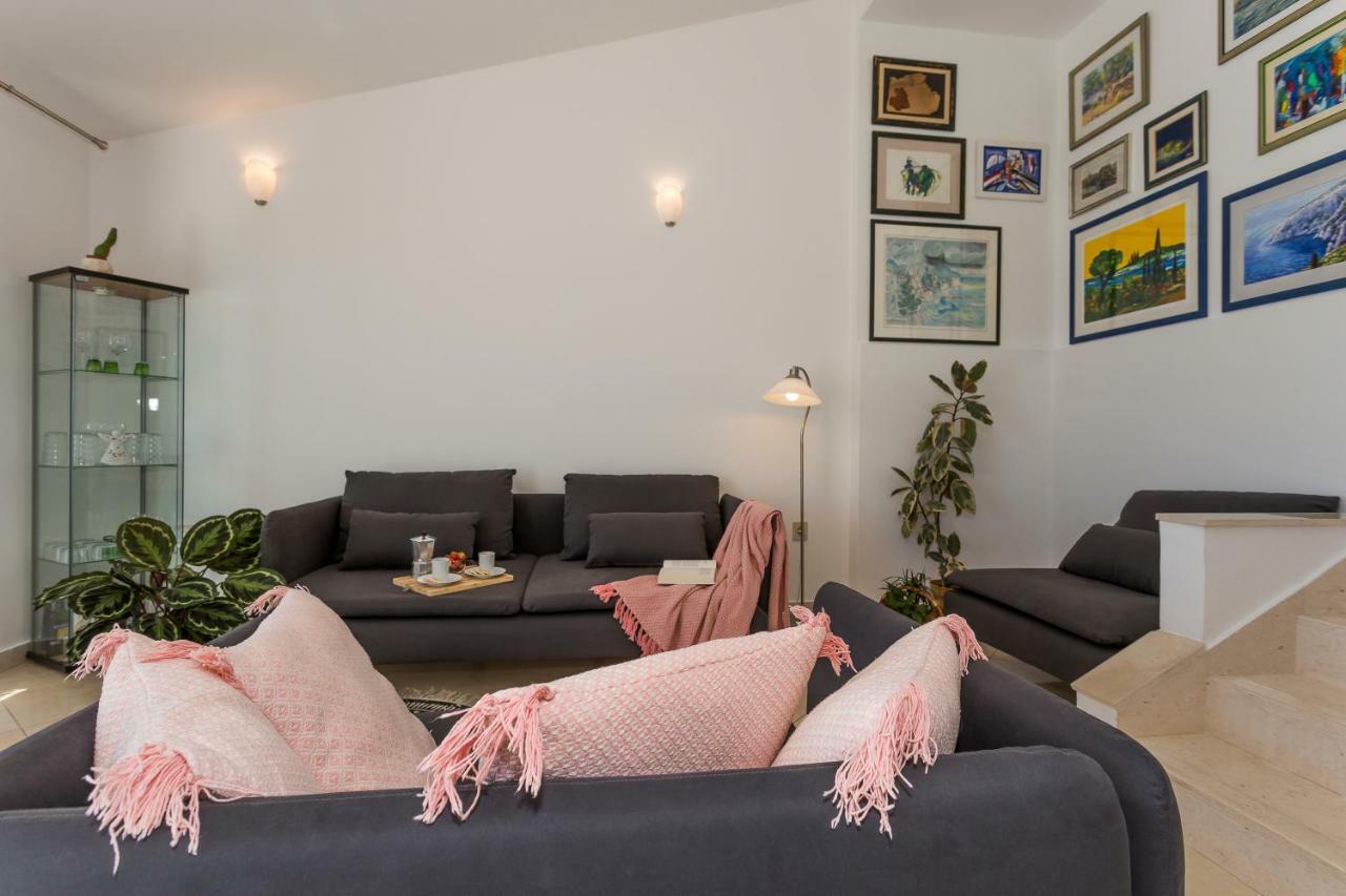 Holiday Home Lola, Sea On A Palm! Heated Pool Trogir Exterior foto
