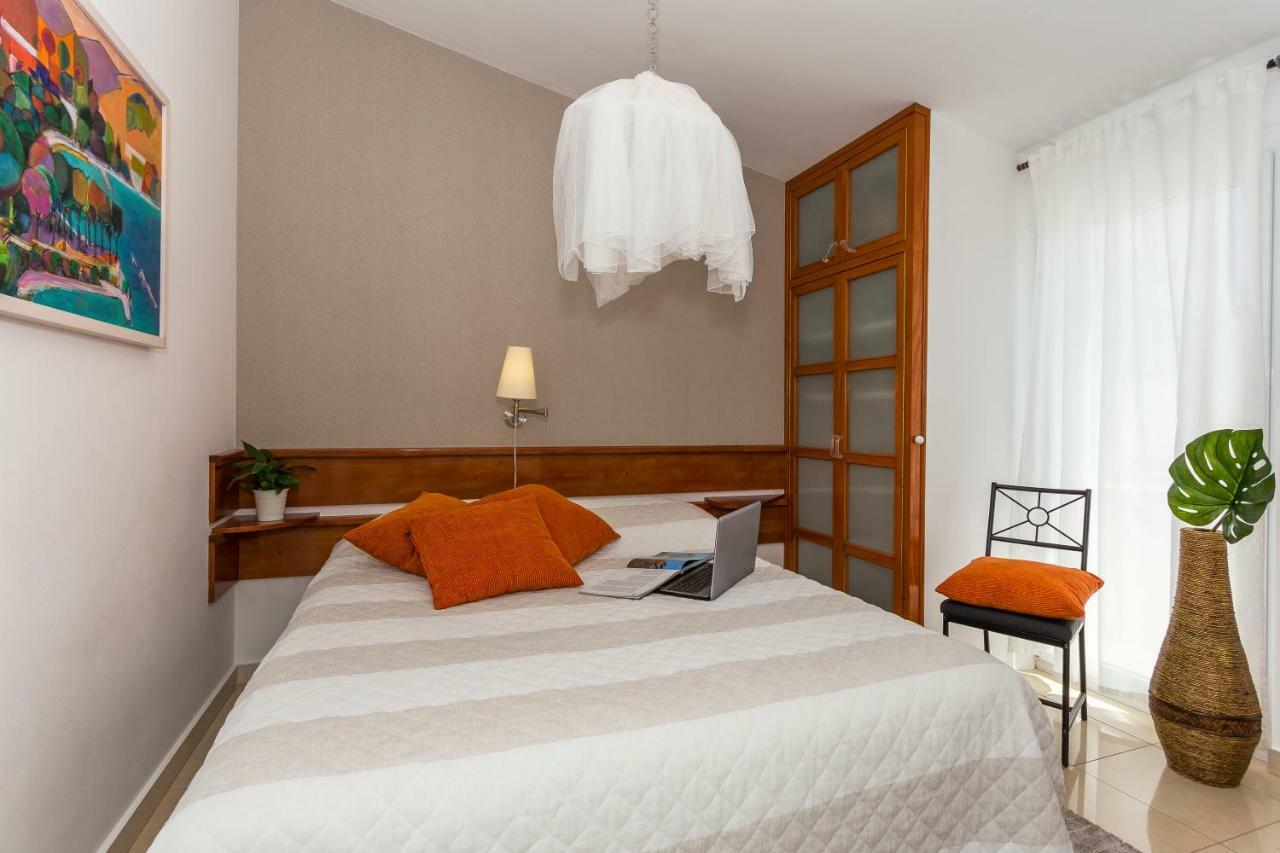 Holiday Home Lola, Sea On A Palm! Heated Pool Trogir Exterior foto