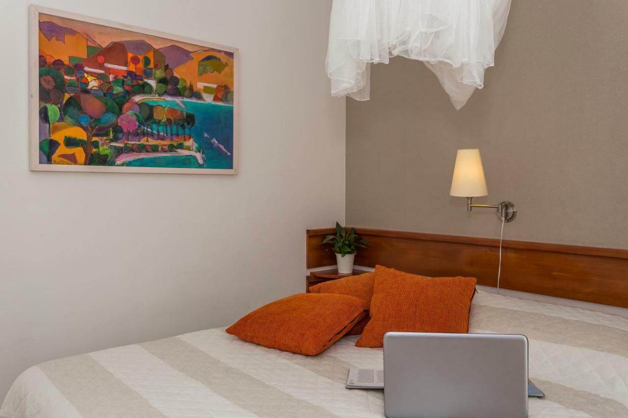 Holiday Home Lola, Sea On A Palm! Heated Pool Trogir Exterior foto