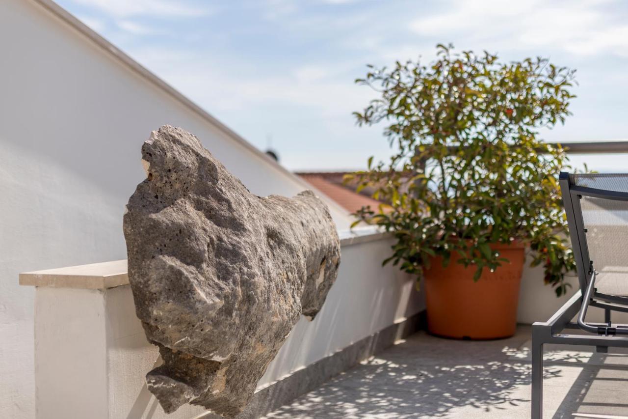Holiday Home Lola, Sea On A Palm! Heated Pool Trogir Exterior foto