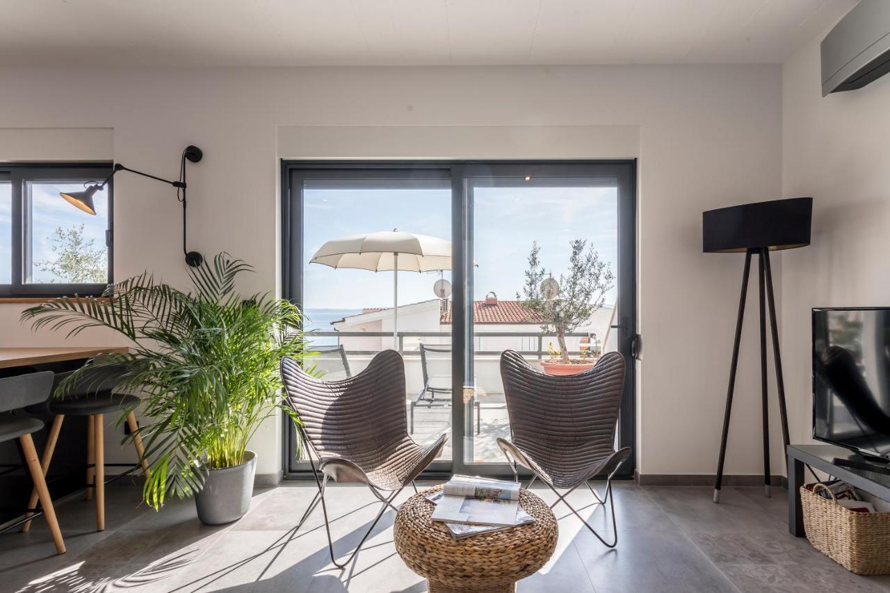 Holiday Home Lola, Sea On A Palm! Heated Pool Trogir Exterior foto