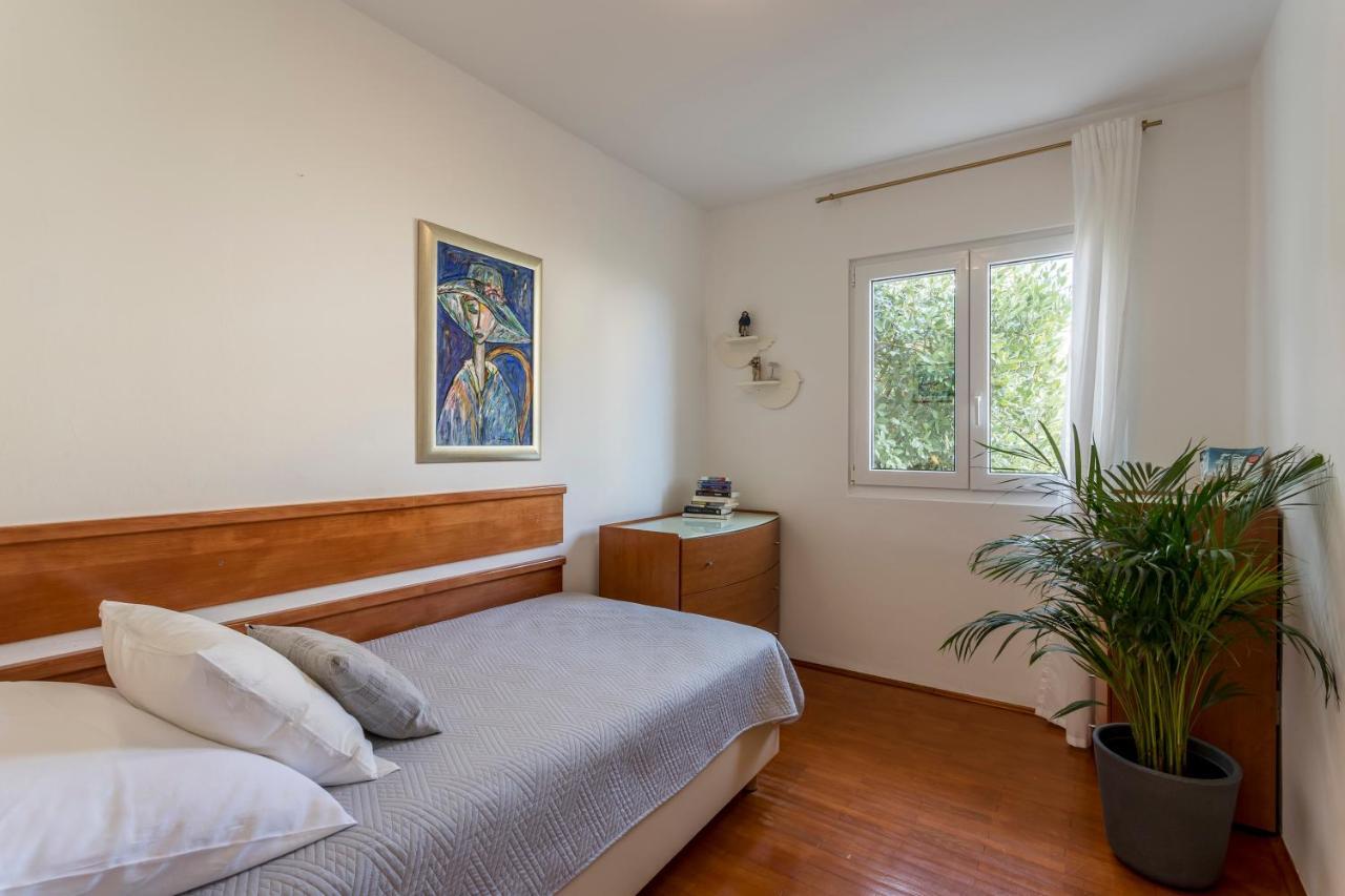 Holiday Home Lola, Sea On A Palm! Heated Pool Trogir Exterior foto